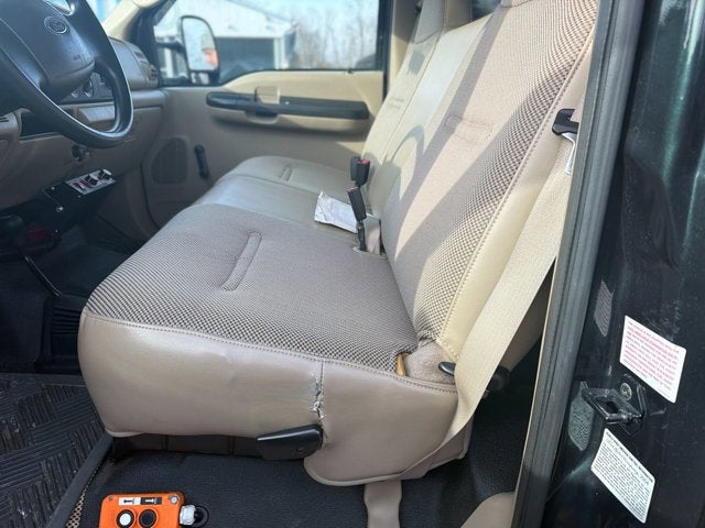 2005 Ford Super Duty F-350 DRW Base