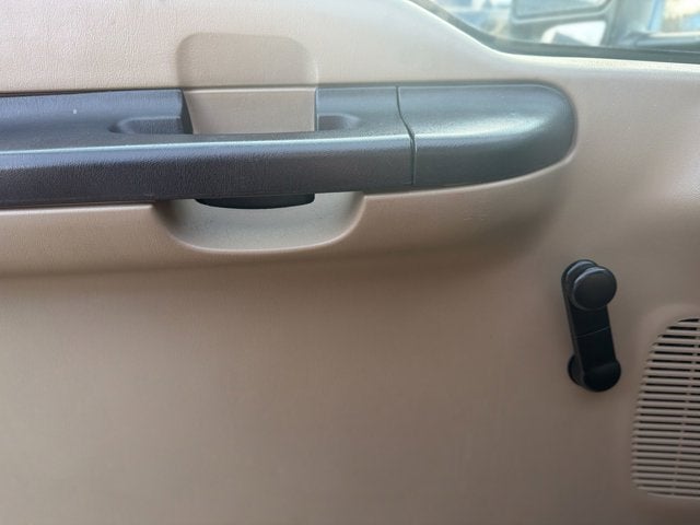 2005 Ford Super Duty F-350 DRW Base