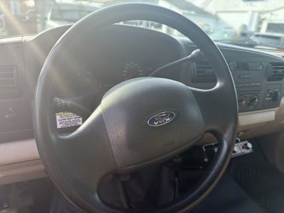 2005 Ford Super Duty F-350 DRW Base
