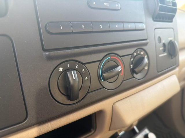 2005 Ford Super Duty F-350 DRW Base