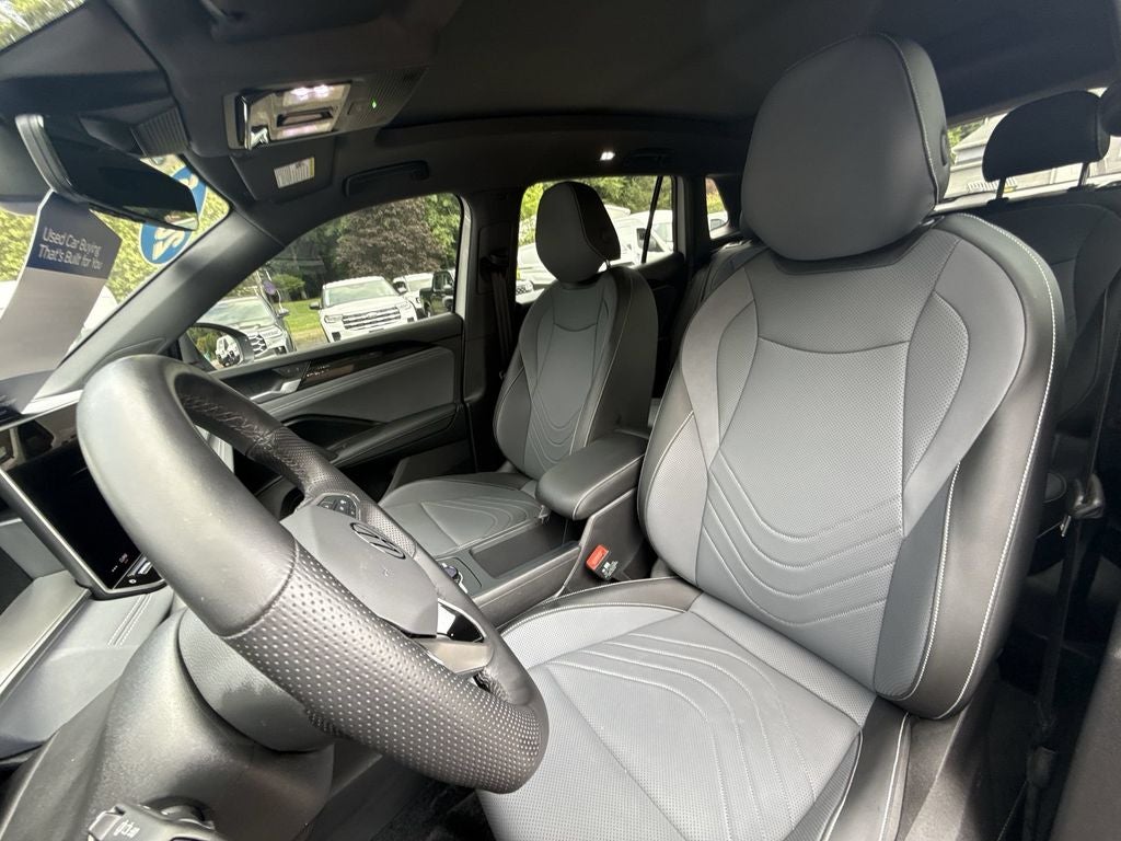 2025 Volkswagen Tiguan SE R-Line Black
