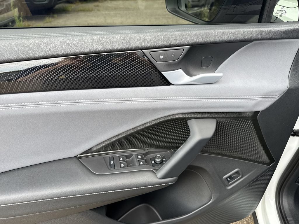 2025 Volkswagen Tiguan SE R-Line Black
