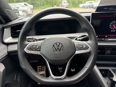 2025 Volkswagen Tiguan SE R-Line Black
