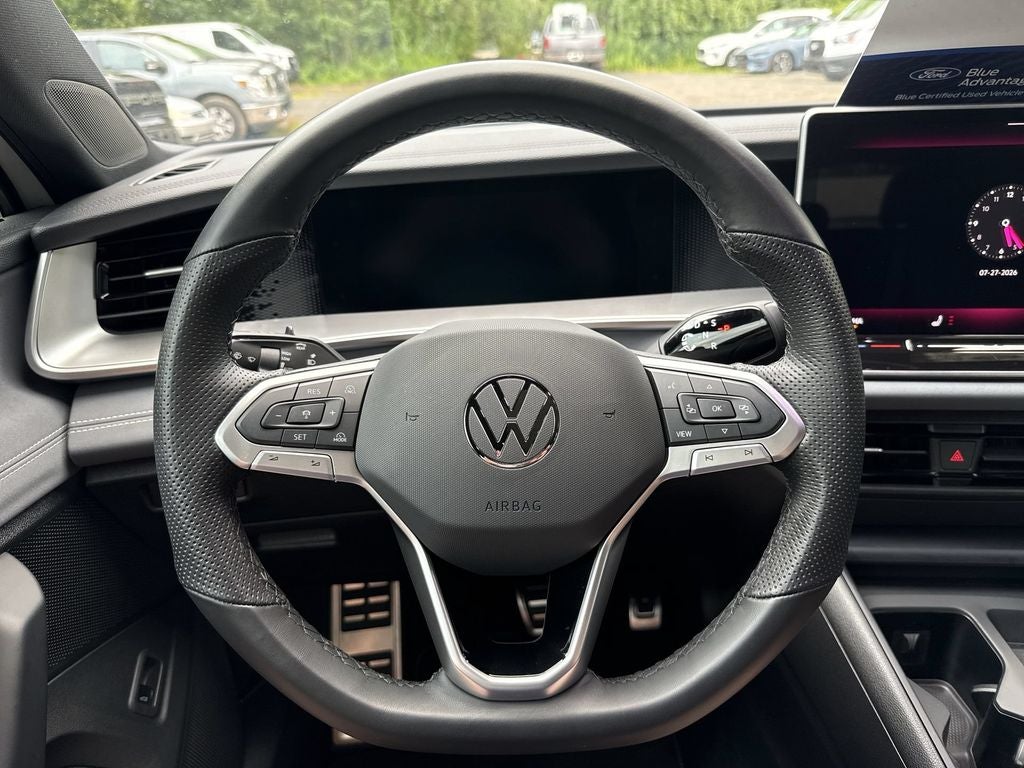 2025 Volkswagen Tiguan SE R-Line Black