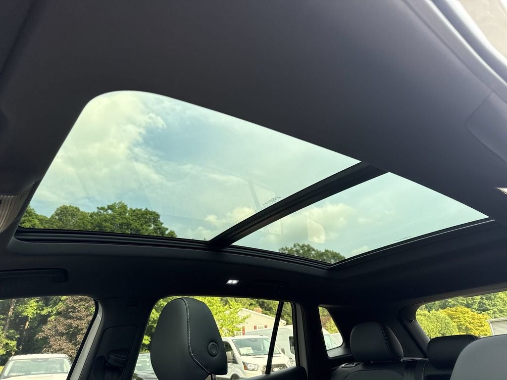 2025 Volkswagen Tiguan SE R-Line Black