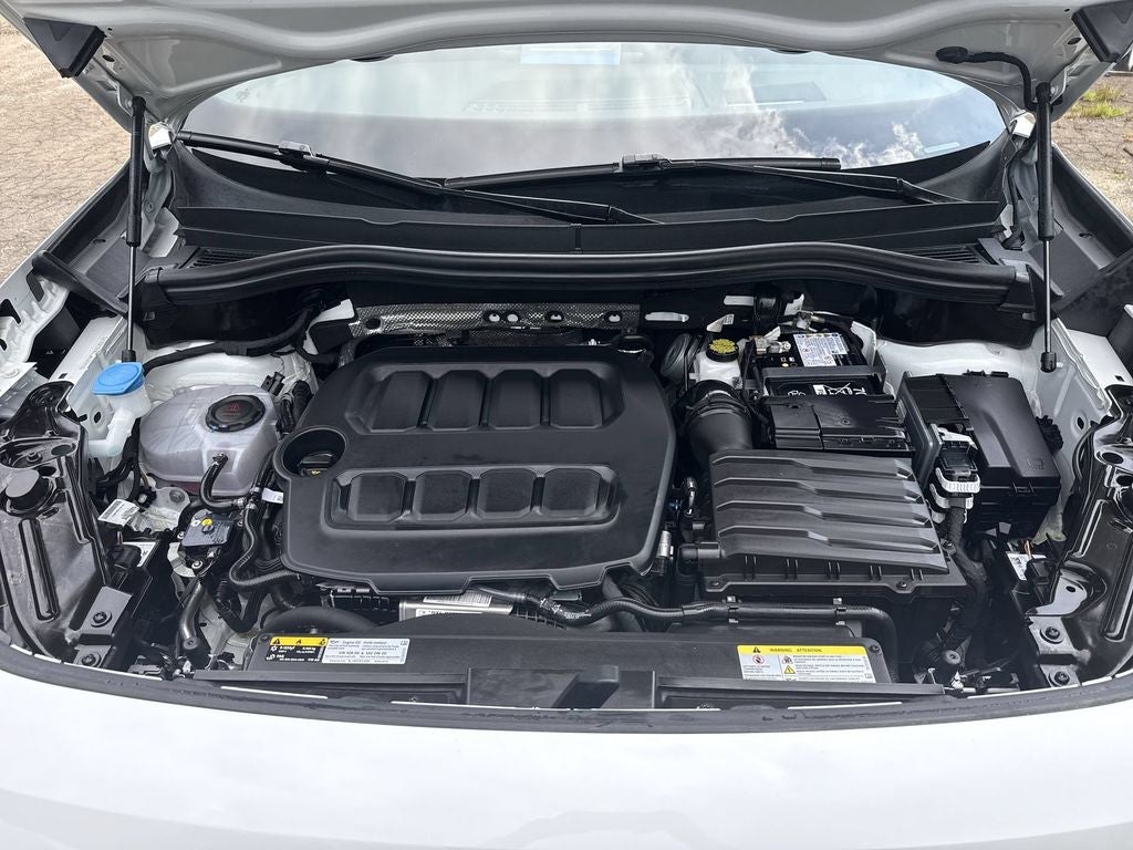 2025 Volkswagen Tiguan SE R-Line Black