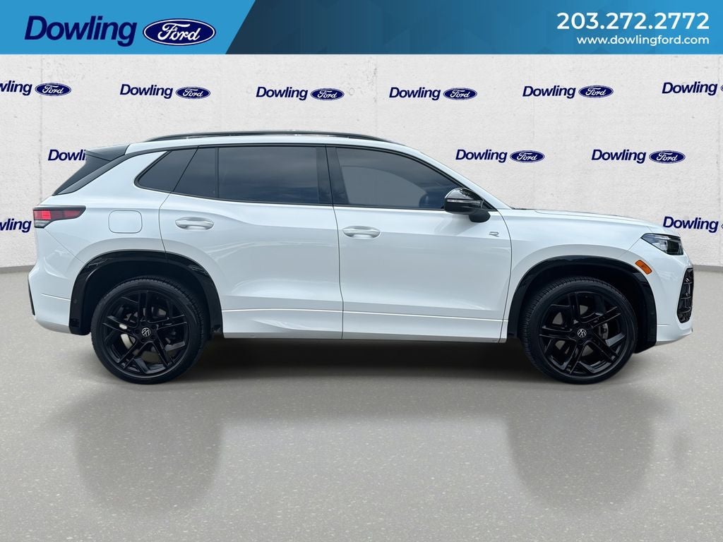 2025 Volkswagen Tiguan SE R-Line Black
