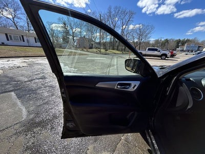 2017 Nissan Pathfinder SL