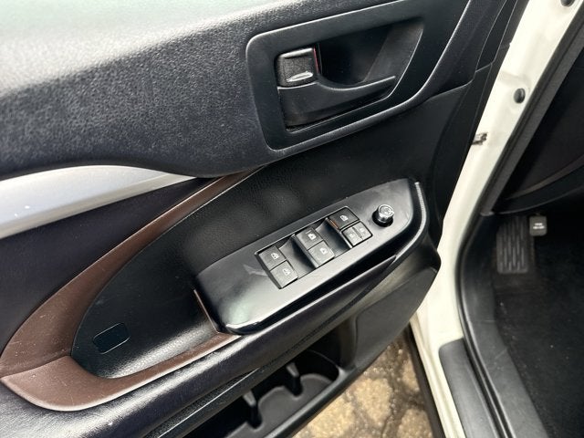 2016 Toyota Highlander LE Plus V6